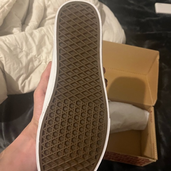 Brand new vans - Picture 3 of 4